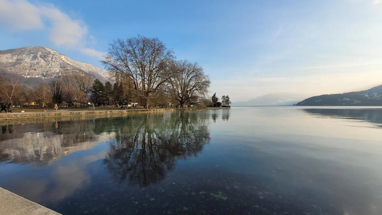 Annecy Lake Central